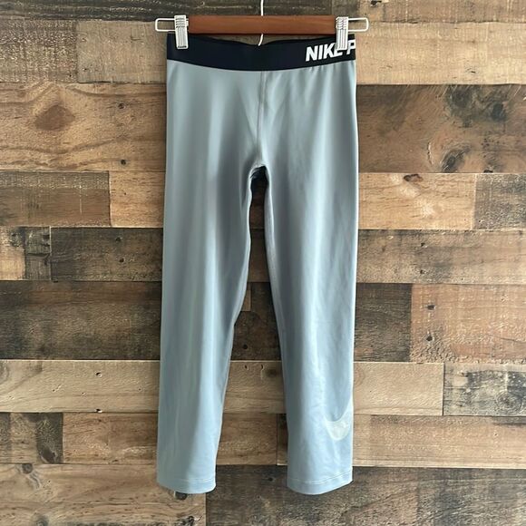Nike Pro Women's Grey Capri Compression Dri‑fit Leggings Large Swoosh Small - Picture 2 of 9